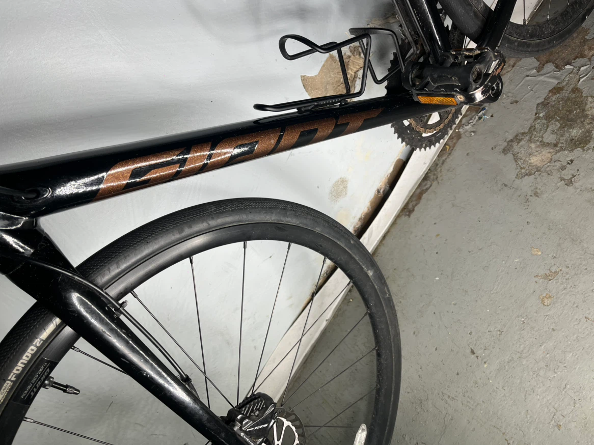 Giant Road Bike with Shimano Components - photo 2