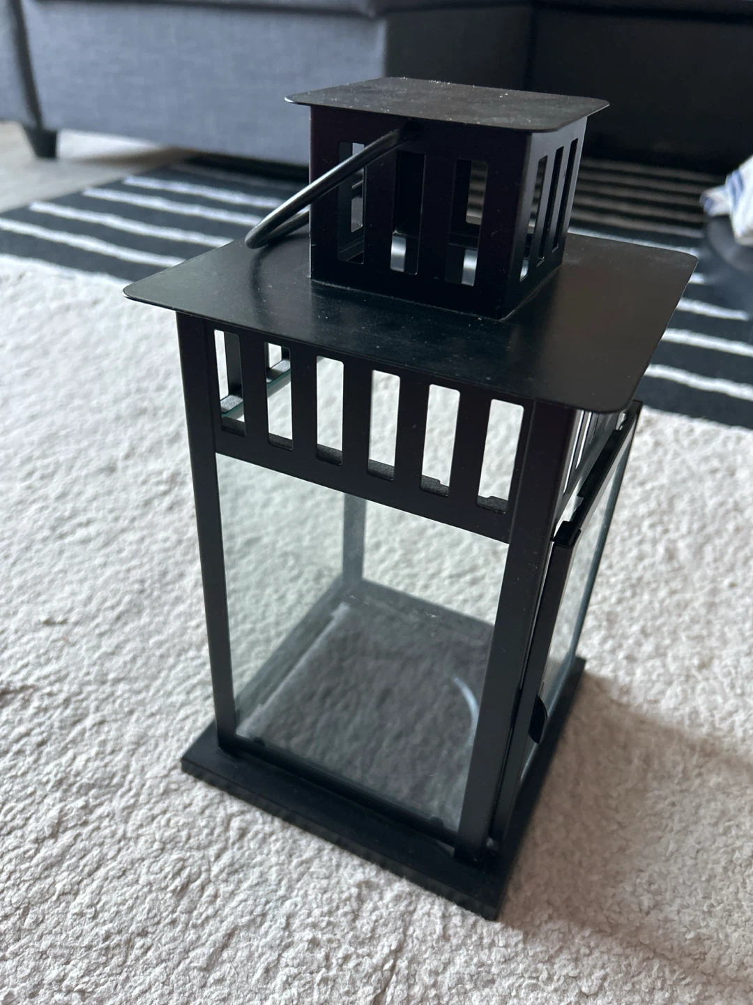 Black metal candle lantern