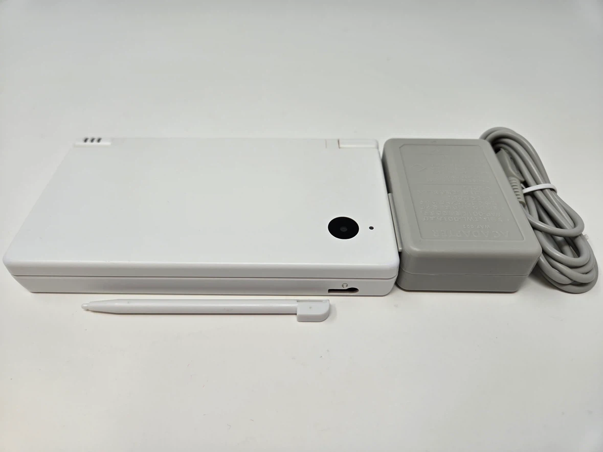 Nintendo DSi (White) + 128 Games