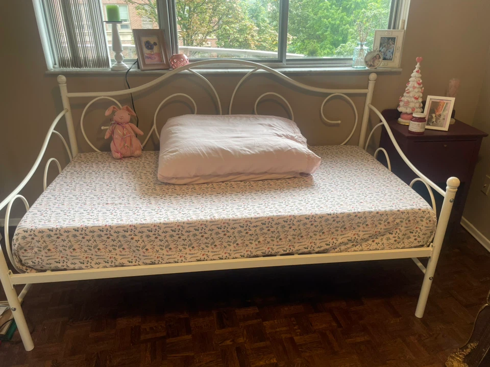 Pretty White Metal Daybed