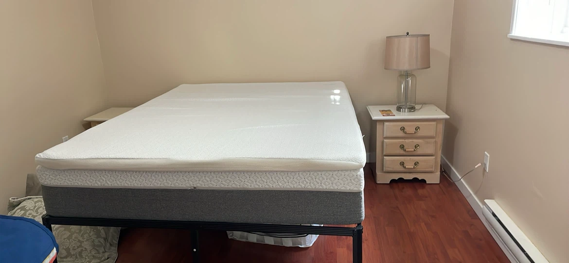 Queen size mattress and metal bed frame - photo 2