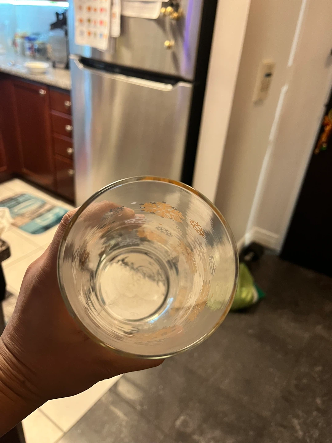 Clear glass vase with snowflake pattern - photo 2