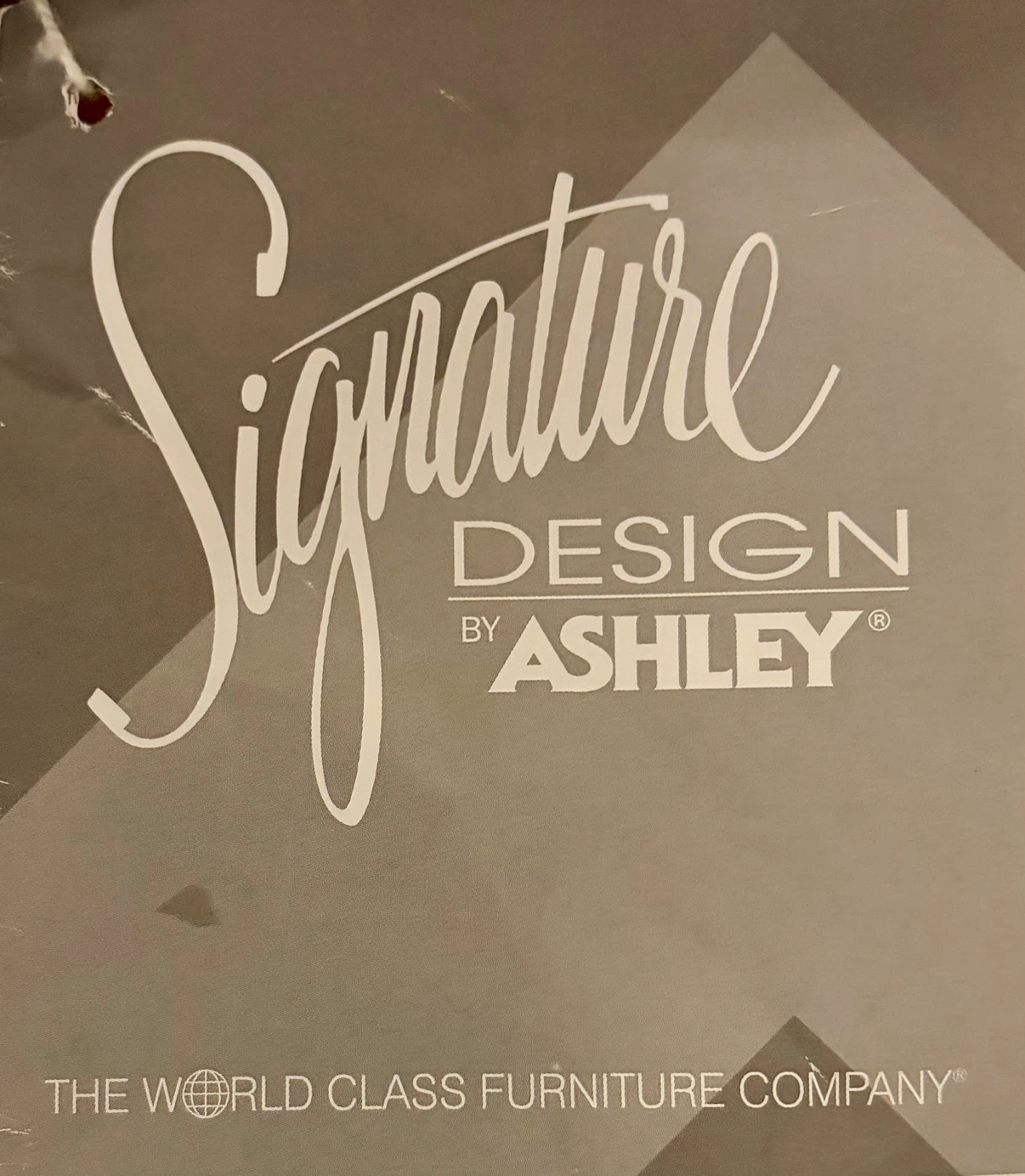 Ashley Furniture 6-Drawer Dresser with Lighted Vanity Mirror - photo 4