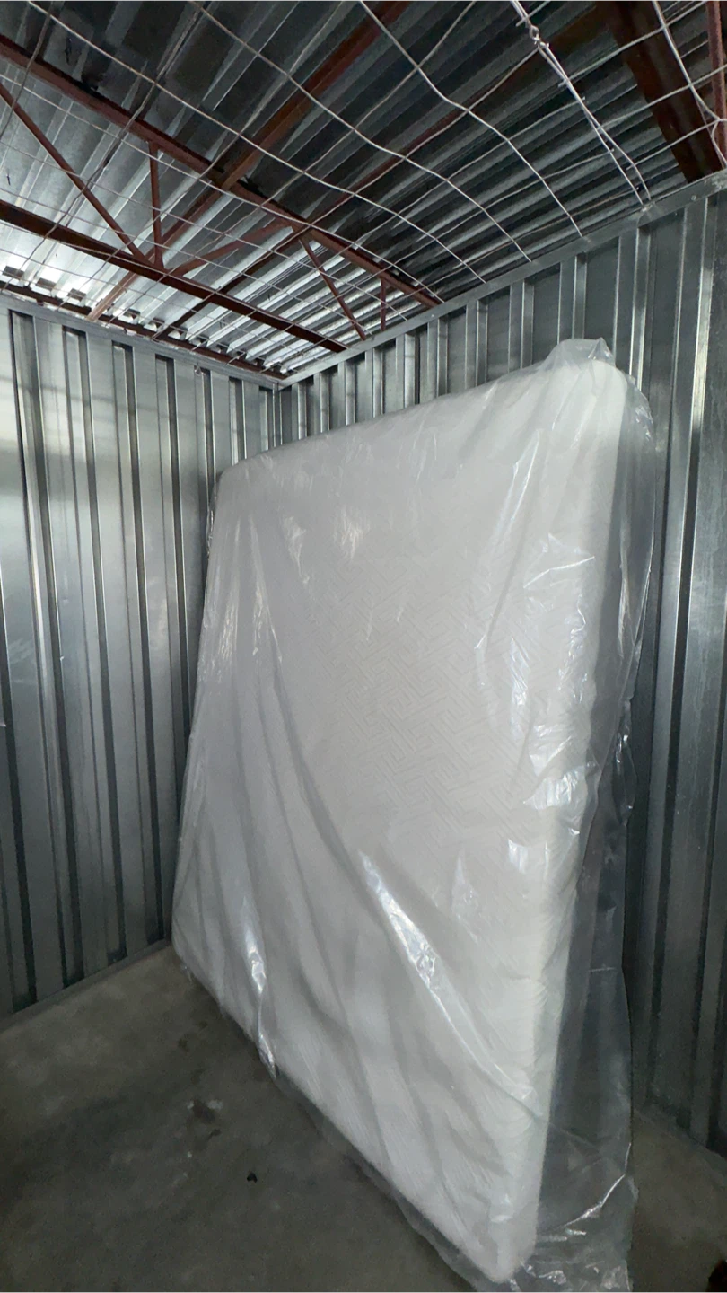 Queen size mattress - photo 2