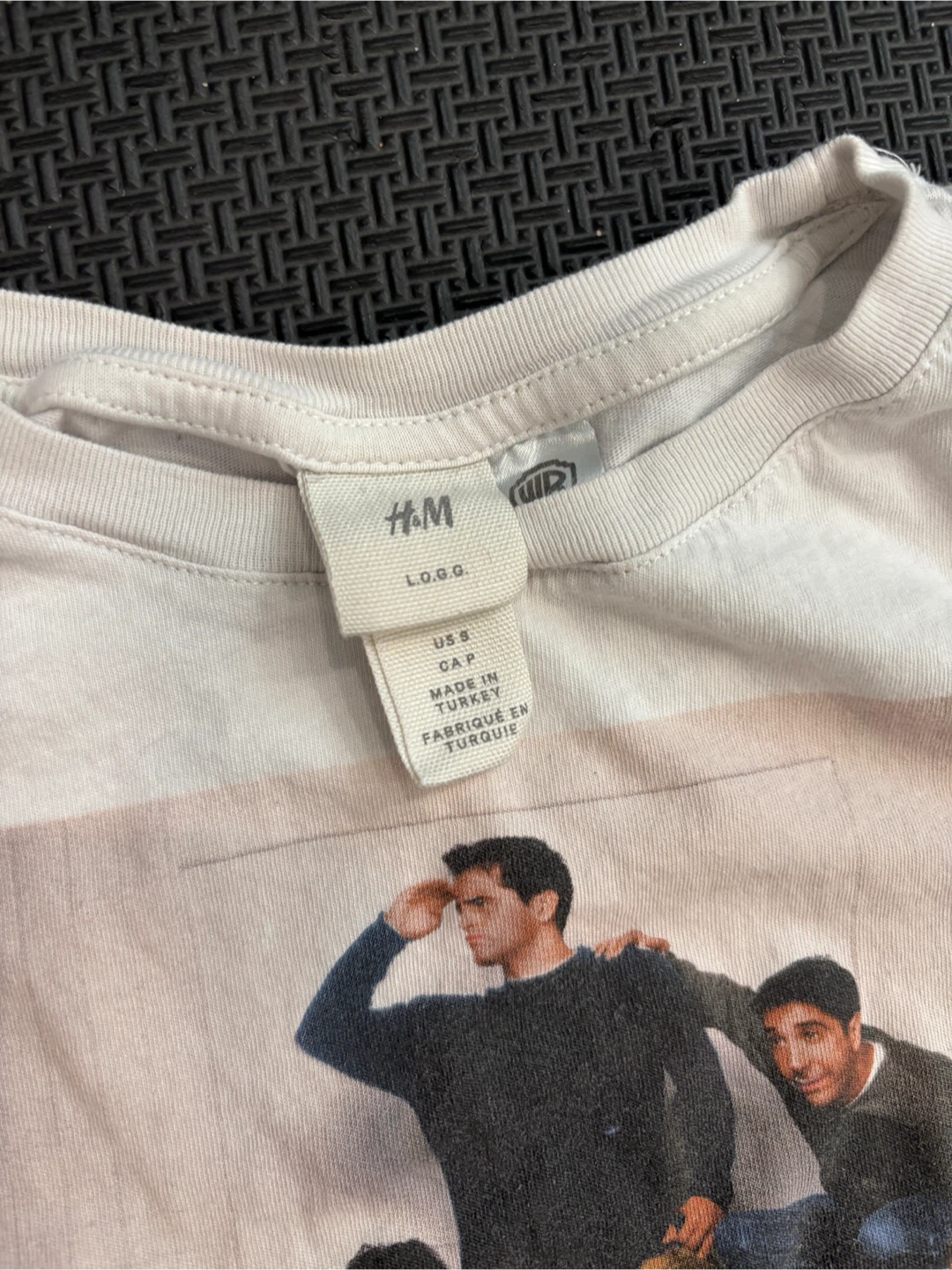 H&M Friends TV Series T-Shirt Size Small - photo 2