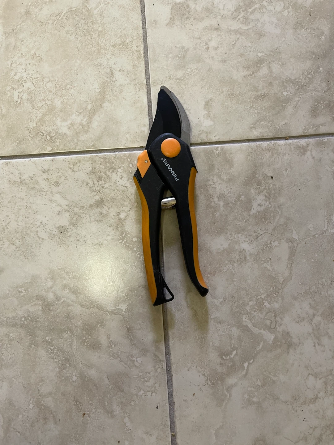 Fiskars bypass pruner