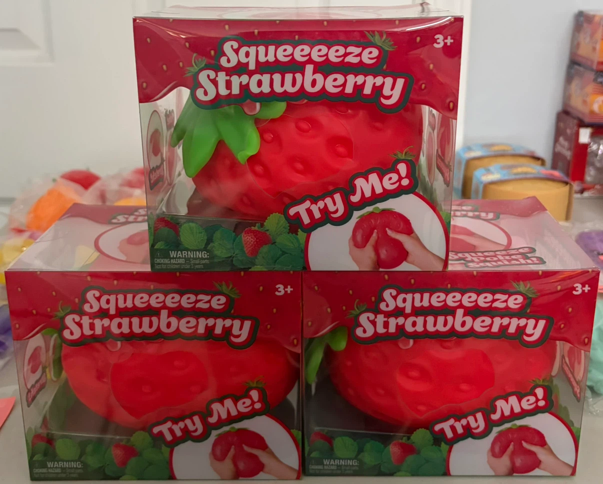 STRAWBERRY SQUEEEZE SQUISHY