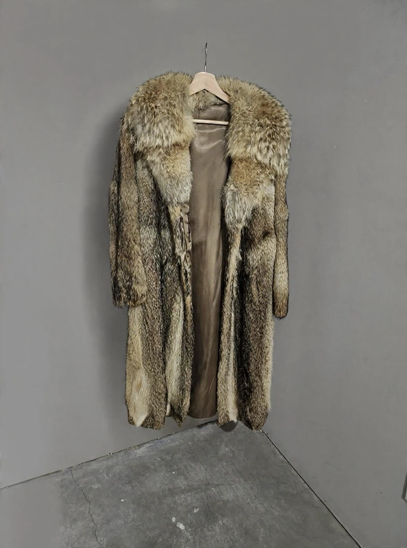 Vintage Real Coyote Fur Coat - Size Medium (Excellent Condition)