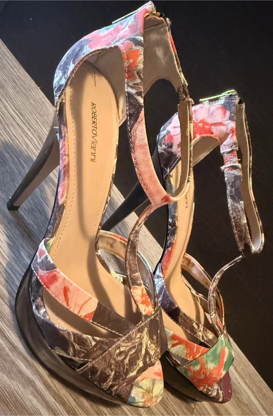 BRAND NEW • ROBERTO VIANNI Floral Patent Leather Heels