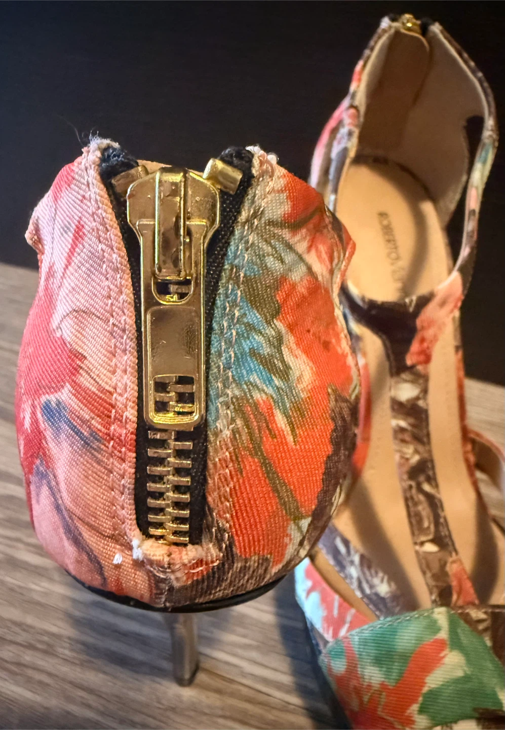 BRAND NEW • ROBERTO VIANNI Floral Patent Leather Heels - photo 3