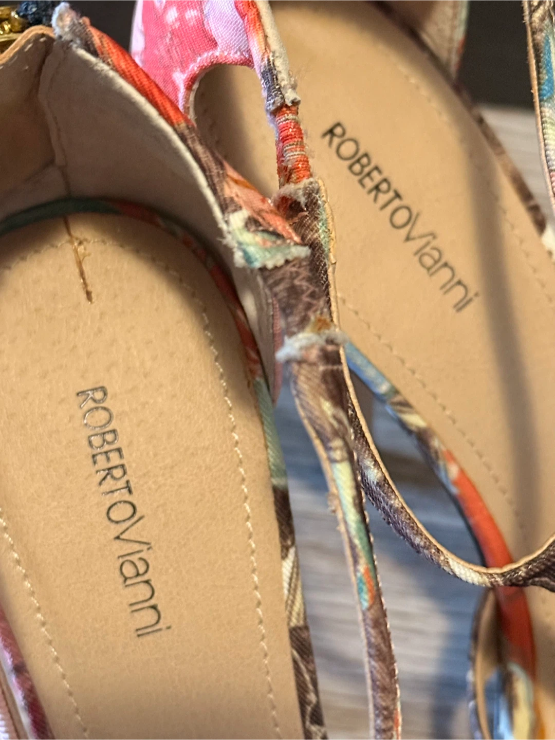 BRAND NEW • ROBERTO VIANNI Floral Patent Leather Heels - photo 5