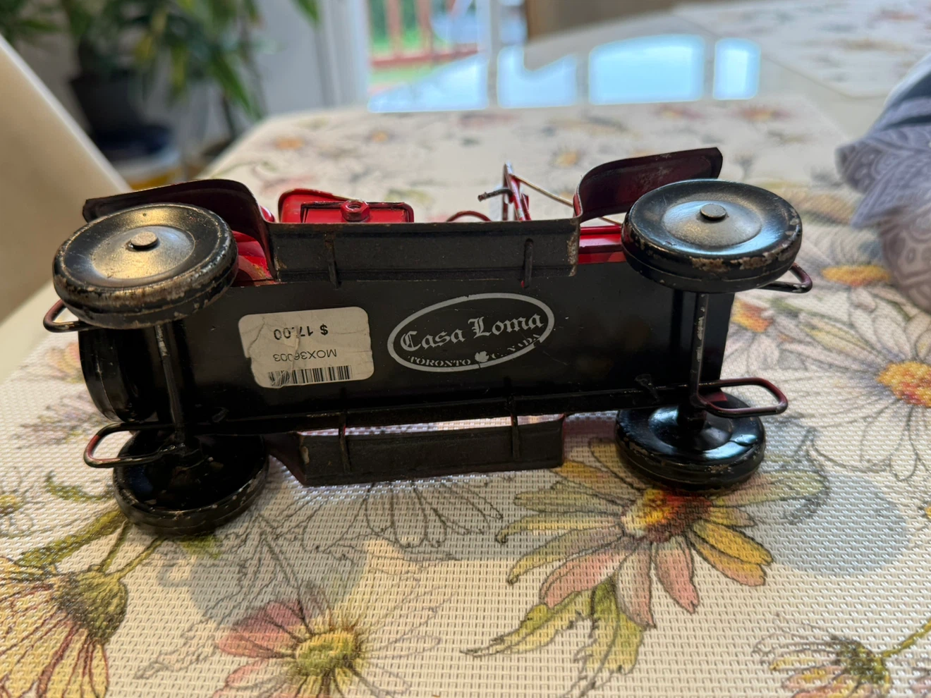 Casa Loma Red Vintage-Style Metal Car Model - photo 4