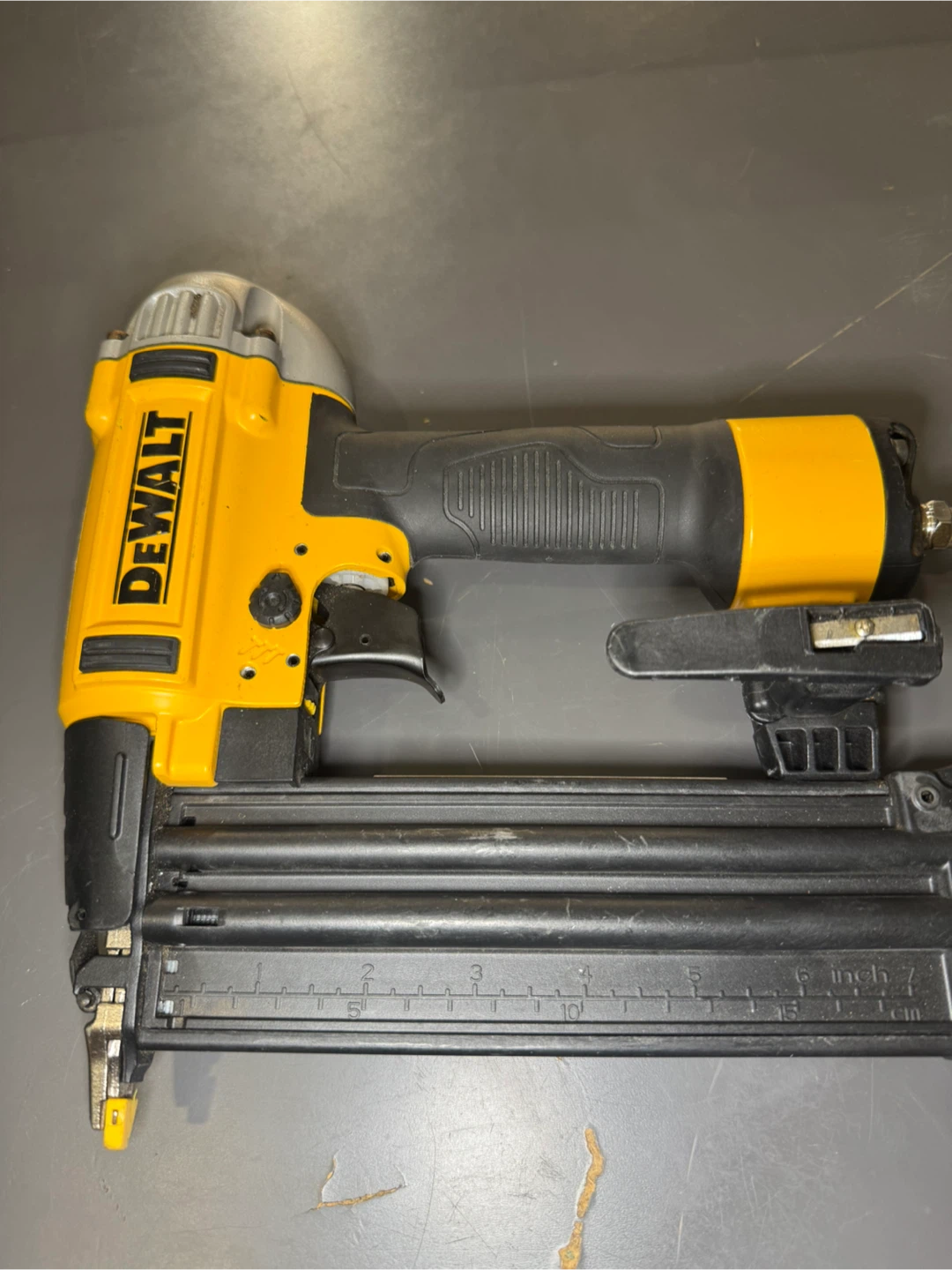 DeWalt DWFP12233 18 Gauge Brad Nailer - photo 2