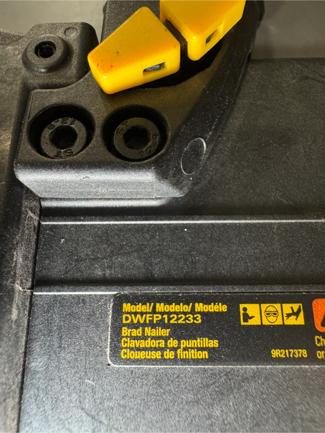 DeWalt DWFP12233 18 Gauge Brad Nailer - photo 4