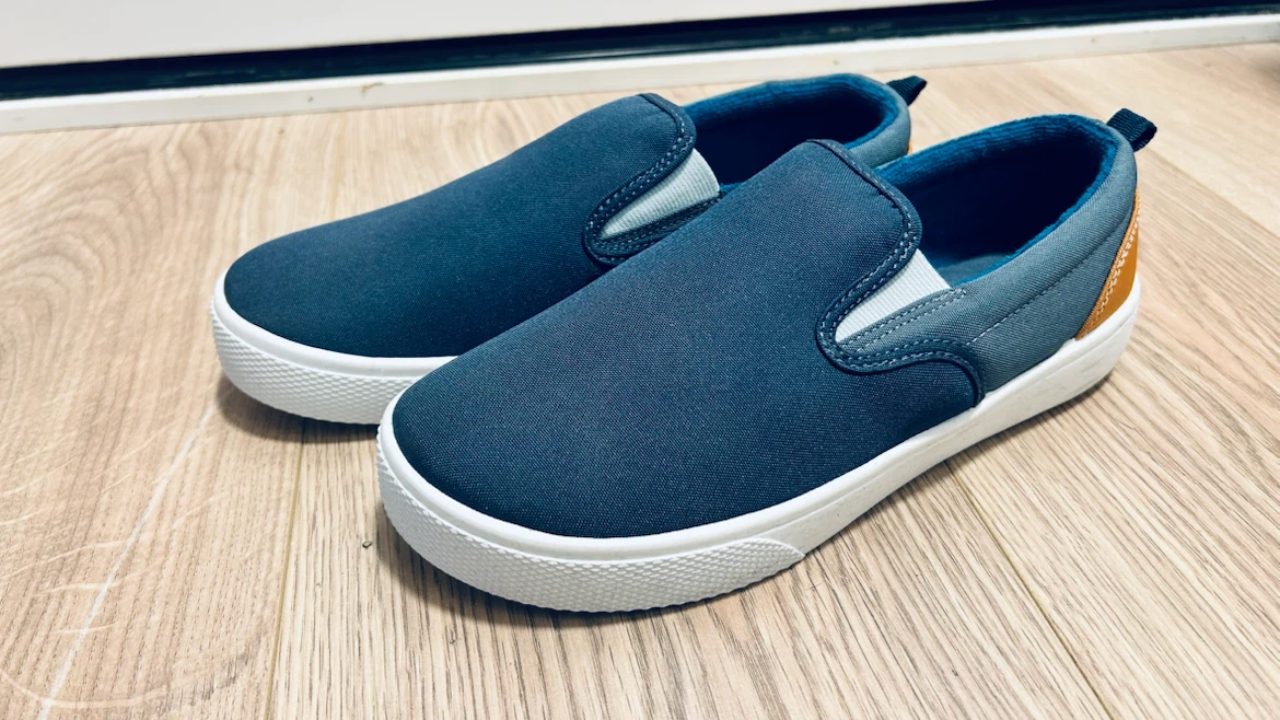 Joe Fresh Slip-On Shoes – Size 6 – Never Worn (kids)