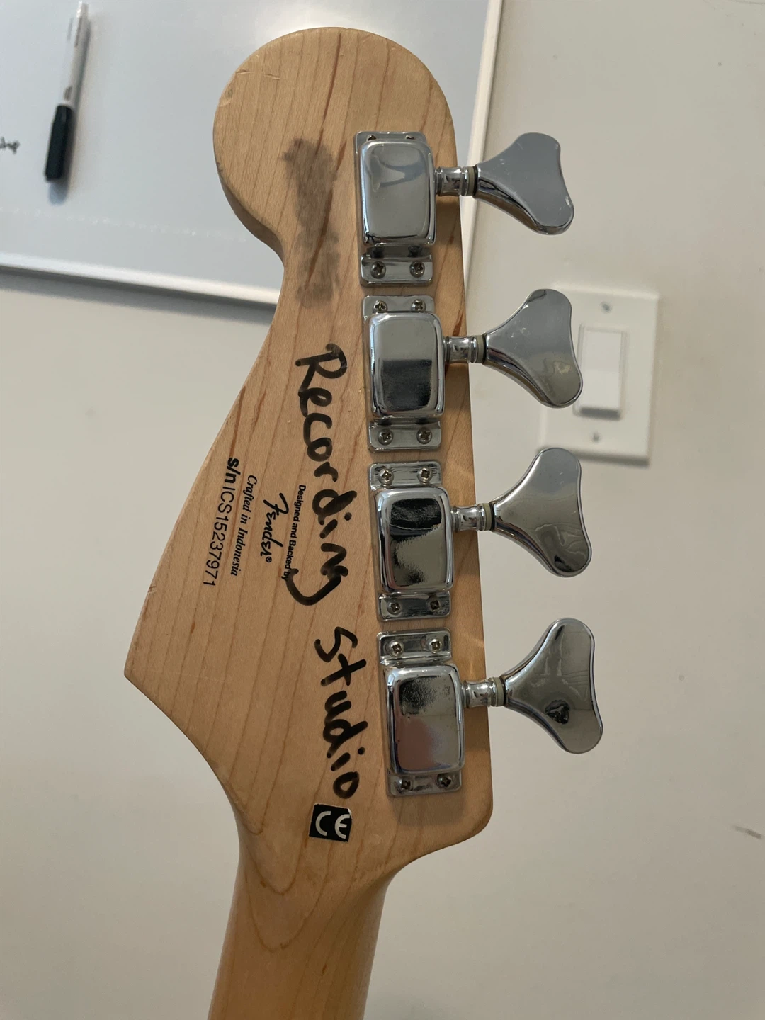 Squier Bass Guitar & Case w/ FREE guitar course book - photo 3