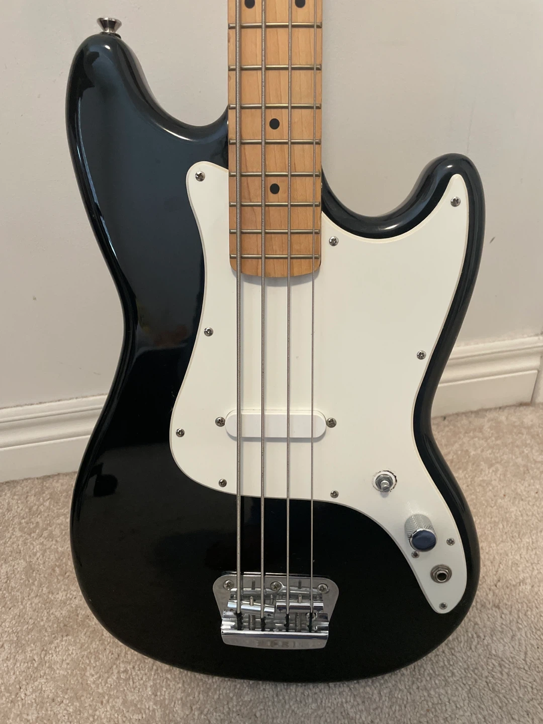 Squier Bass Guitar & Case w/ FREE guitar course book - photo 5