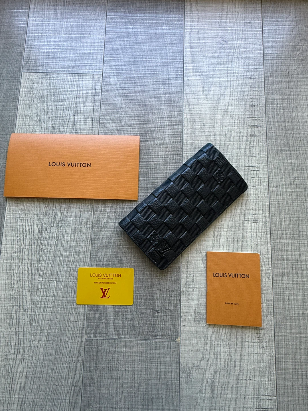 Louie vuitton Wallet for sale (men woman unisex) - photo 2