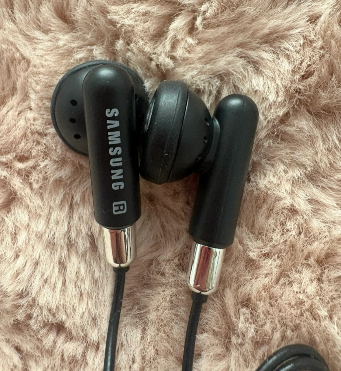 Samsung headset (Never used) (Giving away for Free) - photo 2