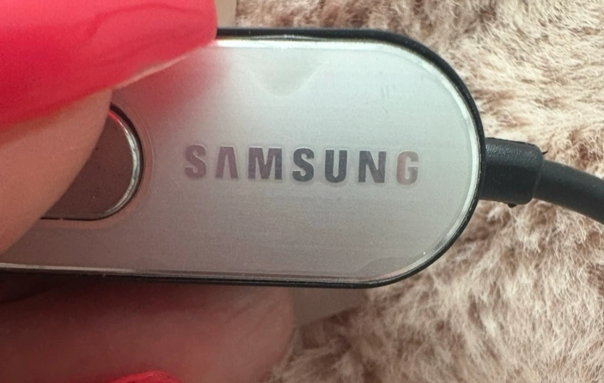 Samsung headset (Never used) (Giving away for Free) - photo 3