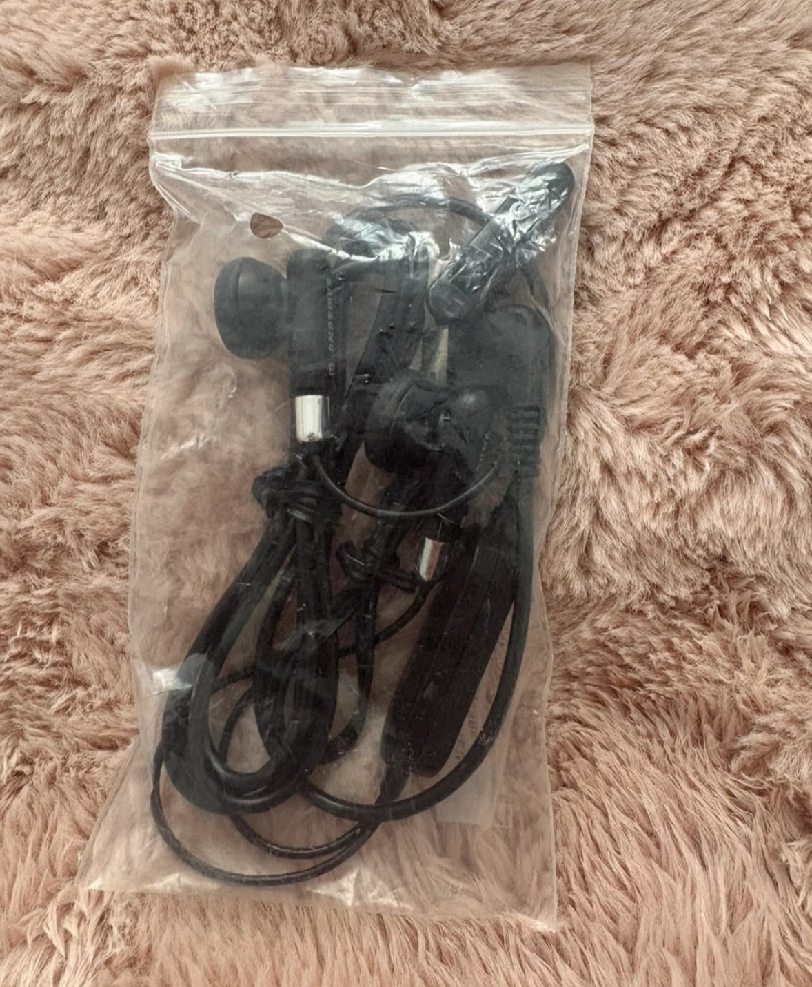 Samsung headset (Never used) (Giving away for Free) - photo 5