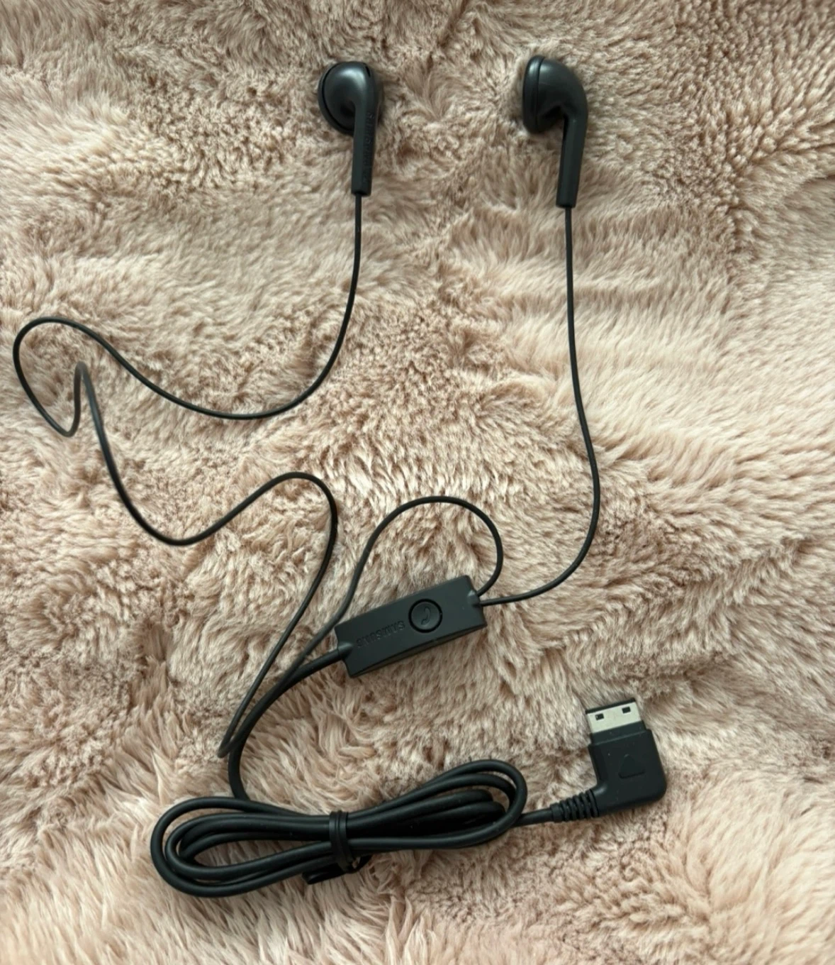 Samsung headset (Never used) (Giving away for Free) - photo 2