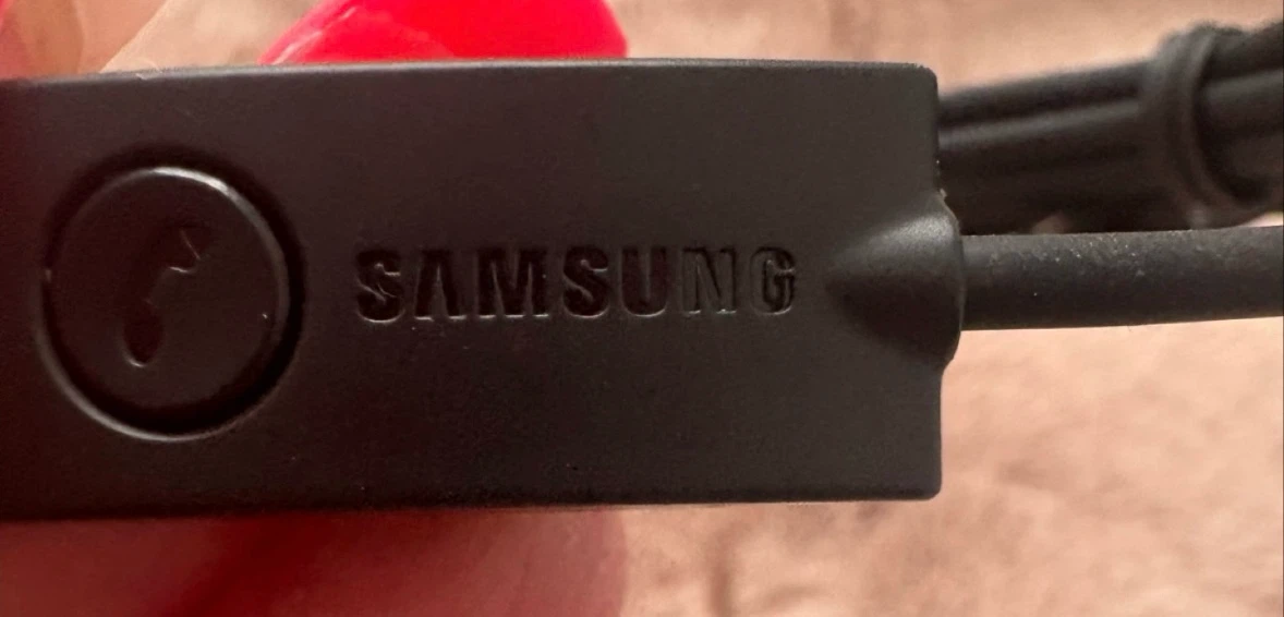 Samsung headset (Never used) (Giving away for Free) - photo 3