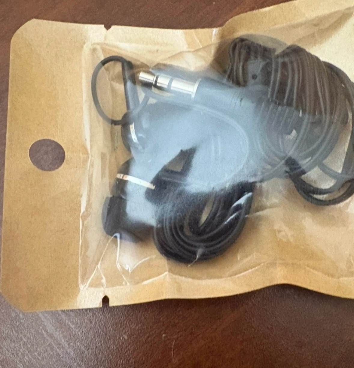 Wired headphones (Never used)(Giving away for Free) - photo 3