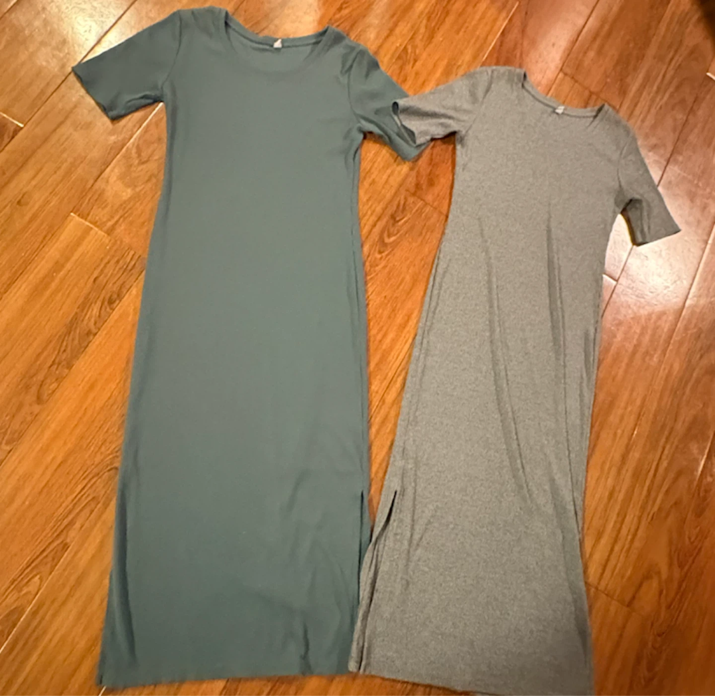 Uniqlo Ribbed Midi Dresses - Set of 2 - photo 3