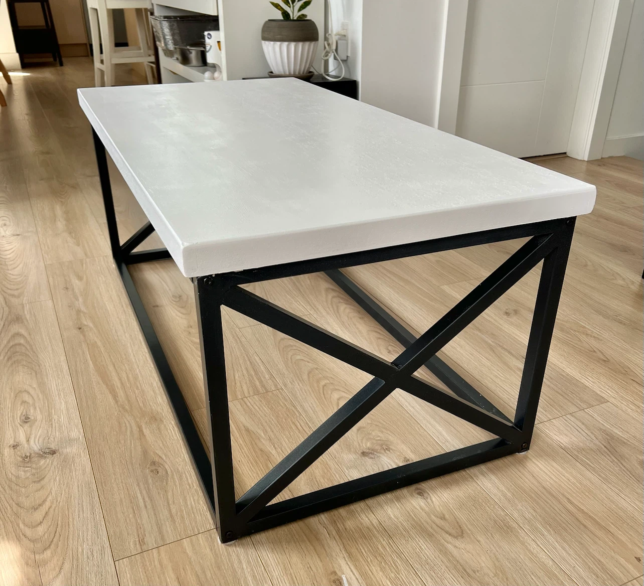 Large coffee table, White top