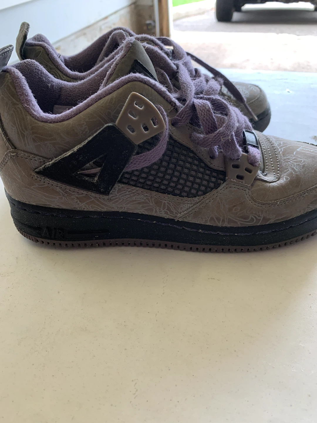 Jordan 4 Laser Olive Sneakers Size 4.5Y - photo 5
