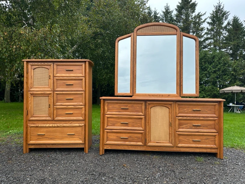 Vintage Kroehler Oak Dresser Set (CAN DELIVER)