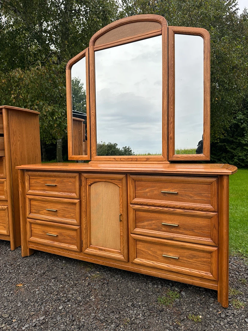 Vintage Kroehler Oak Dresser Set (CAN DELIVER) - photo 3
