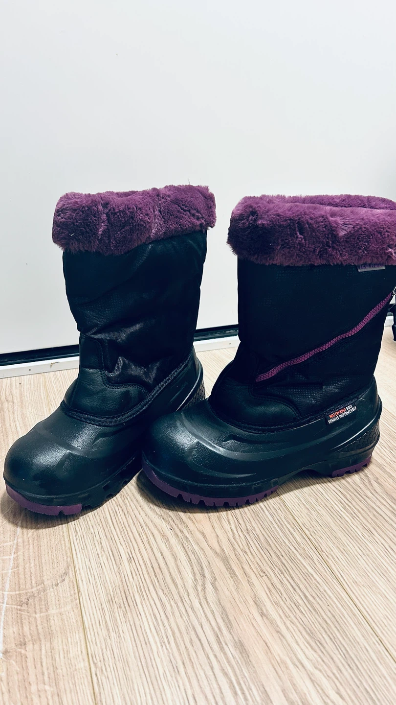 Girls Waterproof Winter Boots – Size 3 – Black & Purple