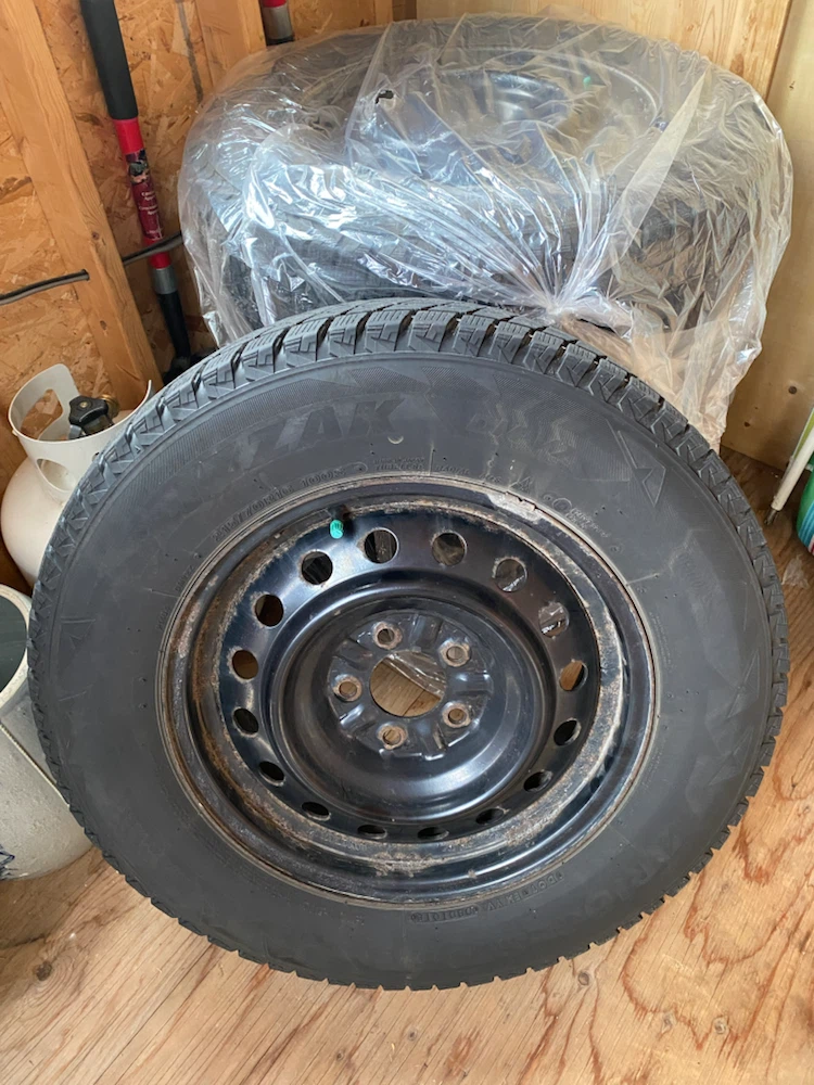 Bridgestone Blizzak 215/70R16 Winter Tires