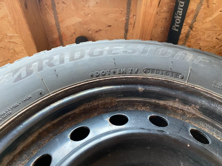 Bridgestone Blizzak 215/70R16 Winter Tires - photo 4