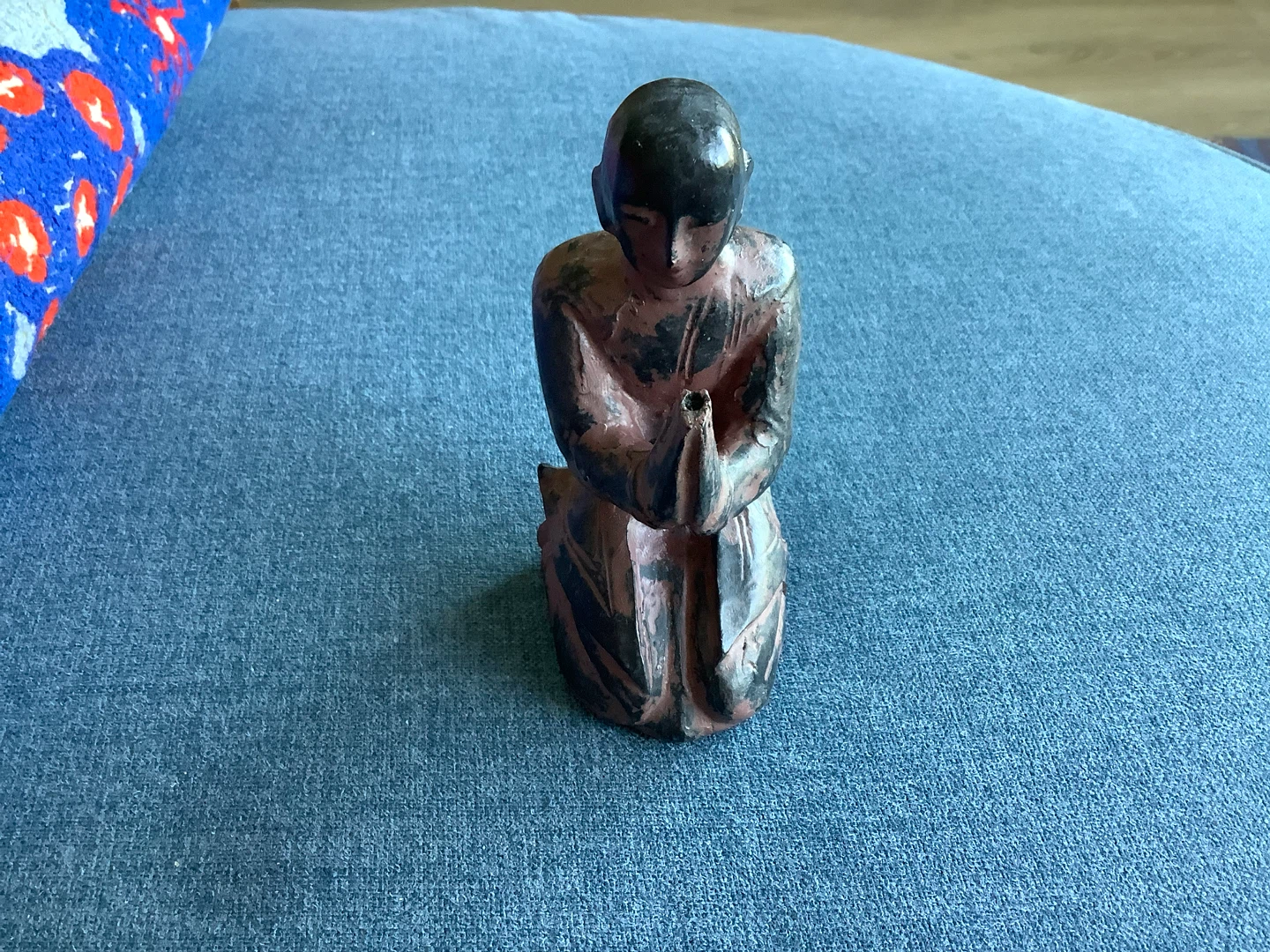 Ant/Vt Kneeling/Praying Buddhist Monk Figurine 🐞