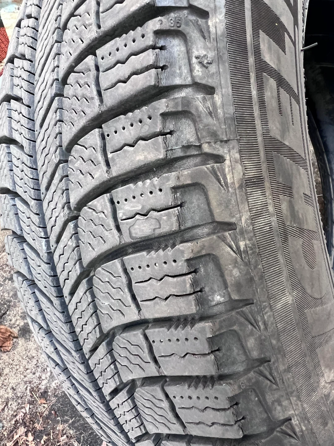 4 Michelin X-Ice 205/65R16 winter Tires - photo 5