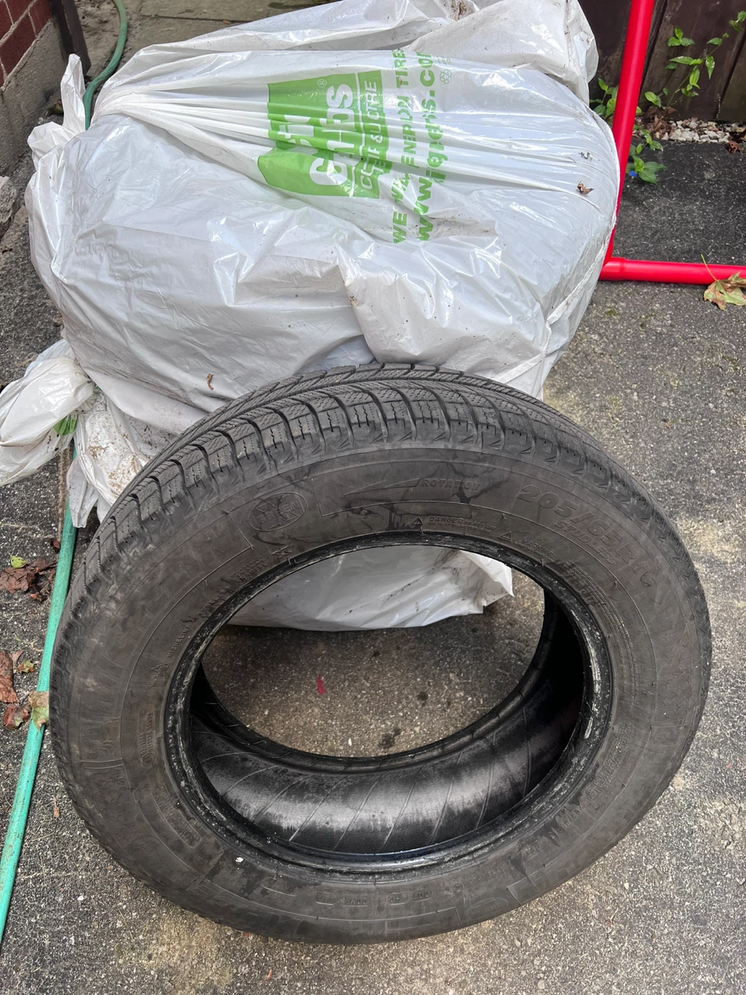 4 Michelin X-Ice 205/65R16 winter Tires - photo 4