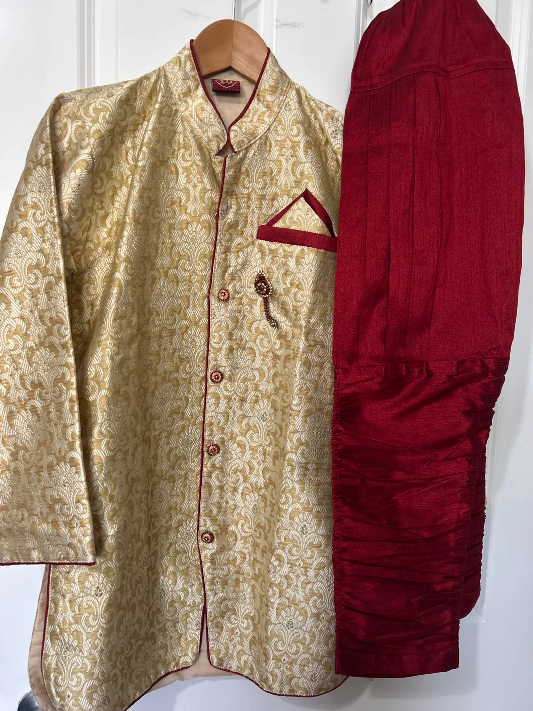 Traditional Men's Kurta Set - Gold and Maroon - photo 3