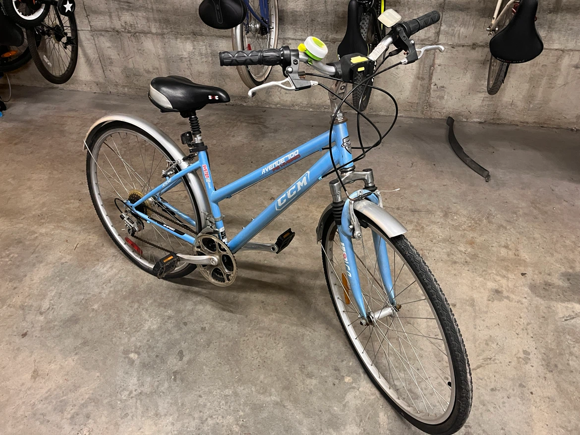 Comfort bike with helmet, basket, fenders and bell for $150 - photo 5