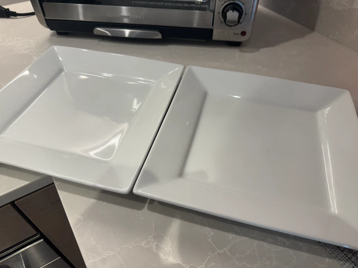 Hometrends White Square Plates (Set of 2)