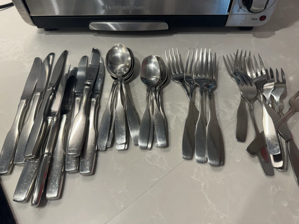 Oneida Stainless Steel Cutlery Set