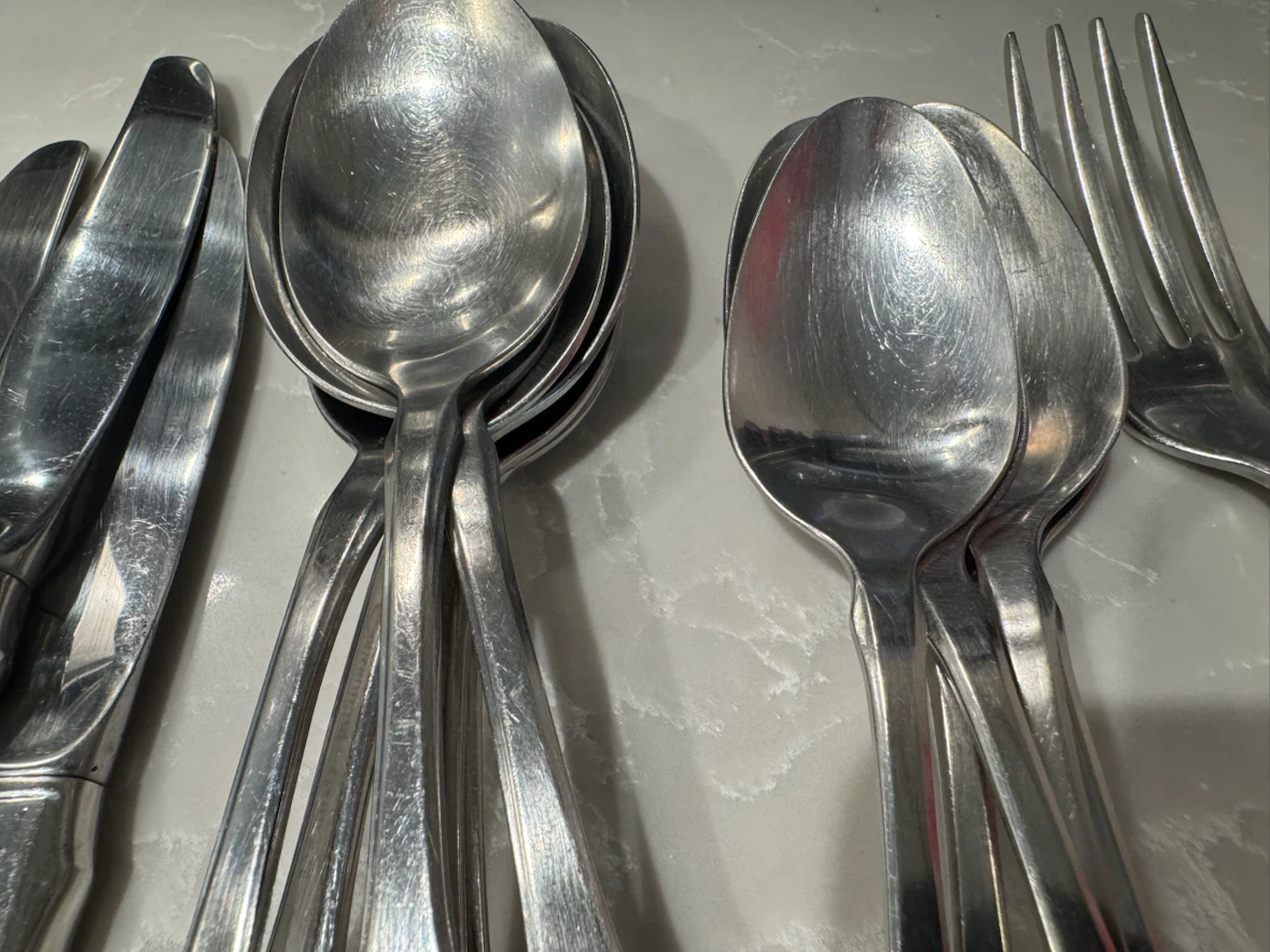 Oneida Stainless Steel Cutlery Set - photo 3