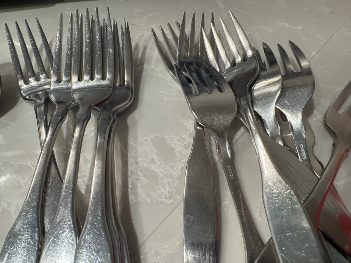 Oneida Stainless Steel Cutlery Set - photo 4