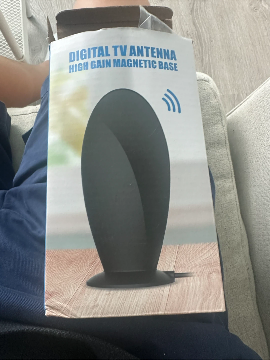 Digital TV Antenna with Magnetic Base