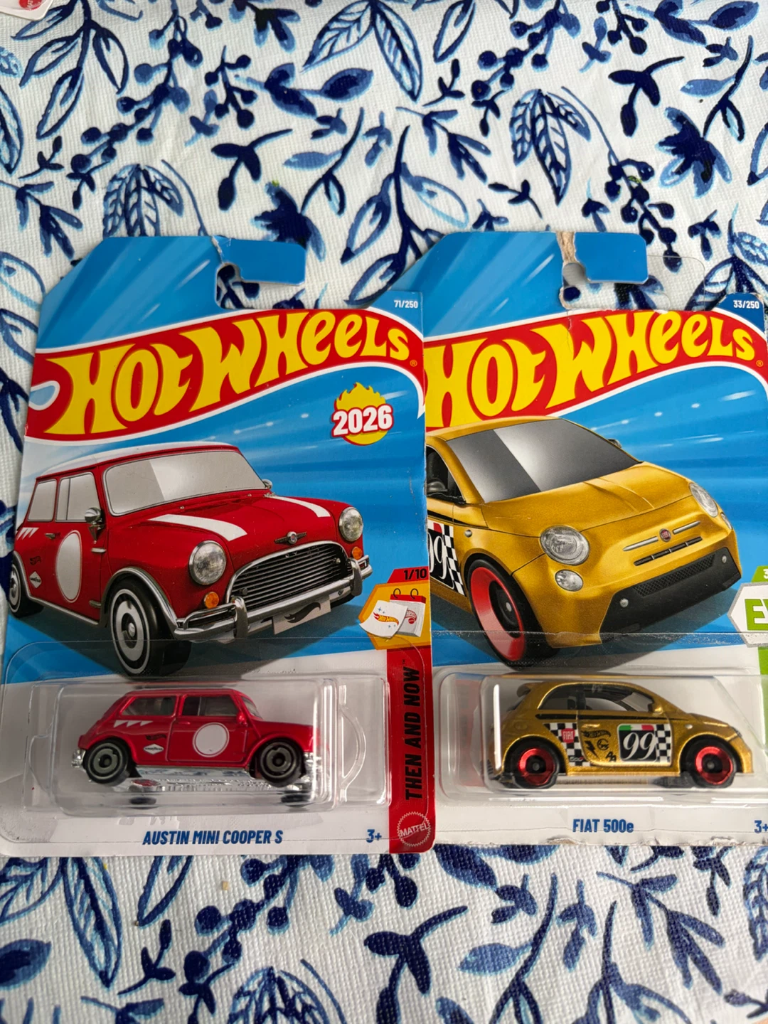 2 Hot Wheels Austin Mini Cooper S and Fiat 500e