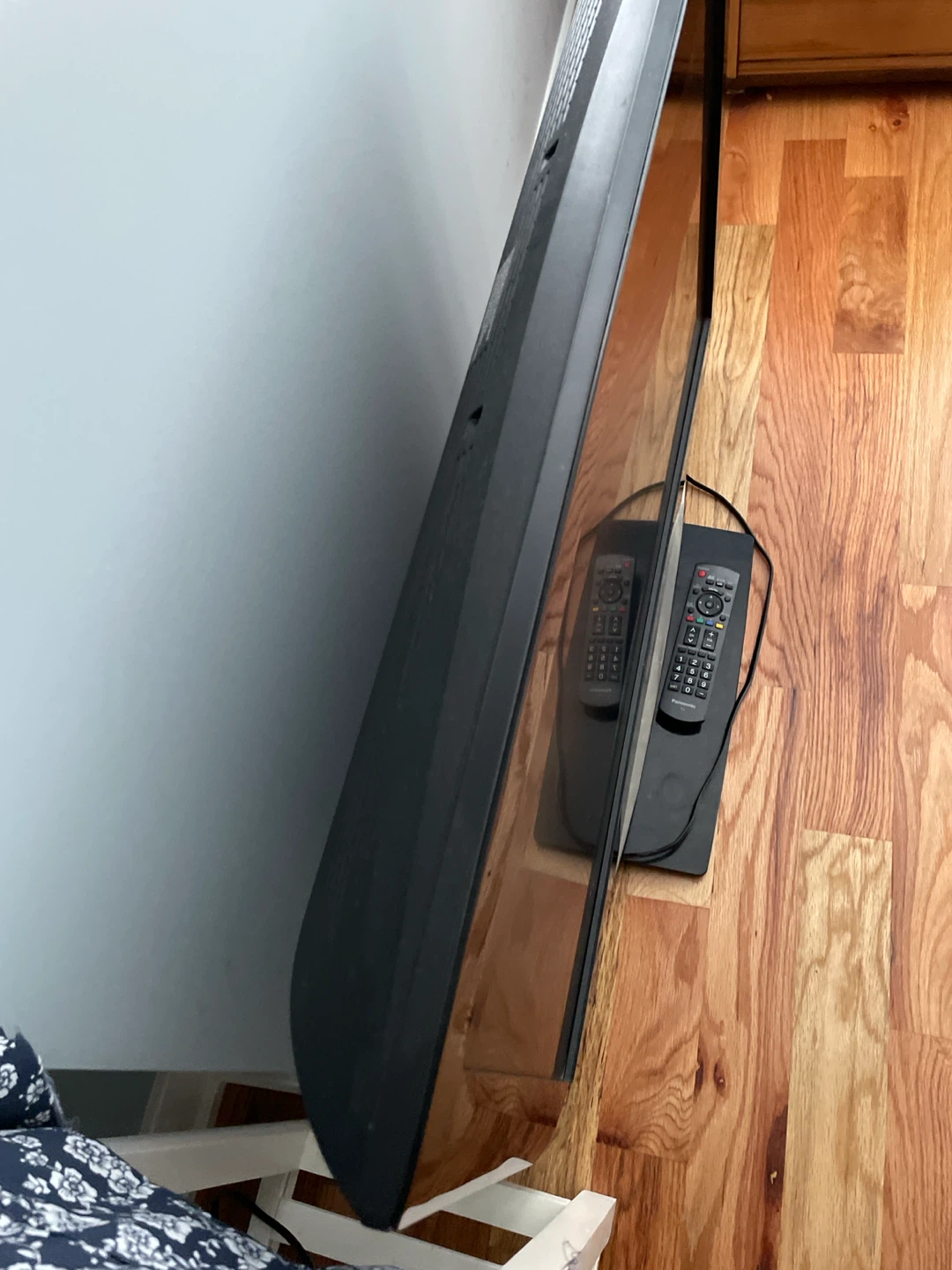 Panasonic Viera Flat Screen TV - photo 2