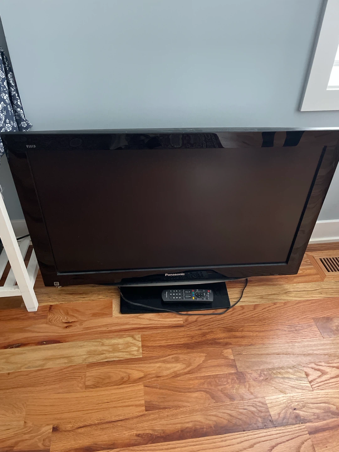 Panasonic Viera Flat Screen TV - photo 4
