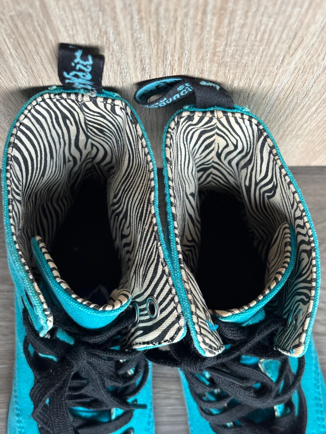 Dr martens cyan blue lace up boots - photo 4